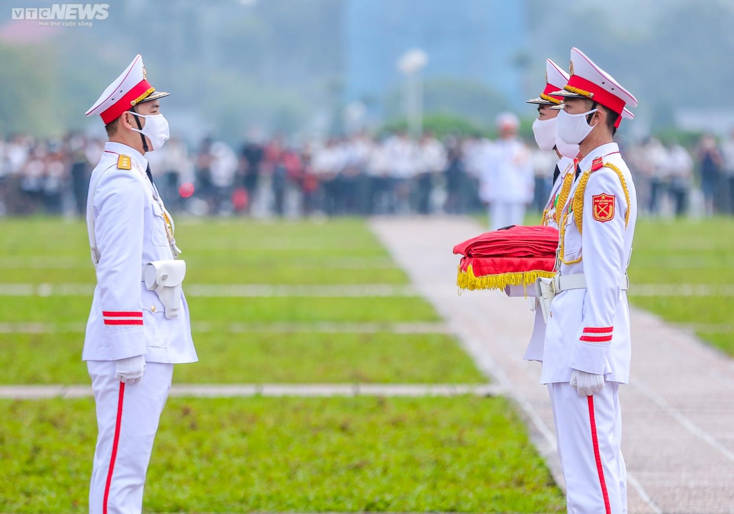 Ảnh: Trang nghiêm nghi lễ thượng cờ ngày Quốc khánh ở quảng trường Ba Đình - 4
