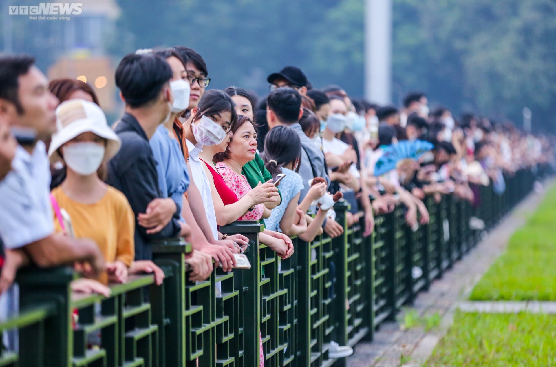 Ảnh: Trang nghiêm nghi lễ thượng cờ ngày Quốc khánh ở quảng trường Ba Đình - 18