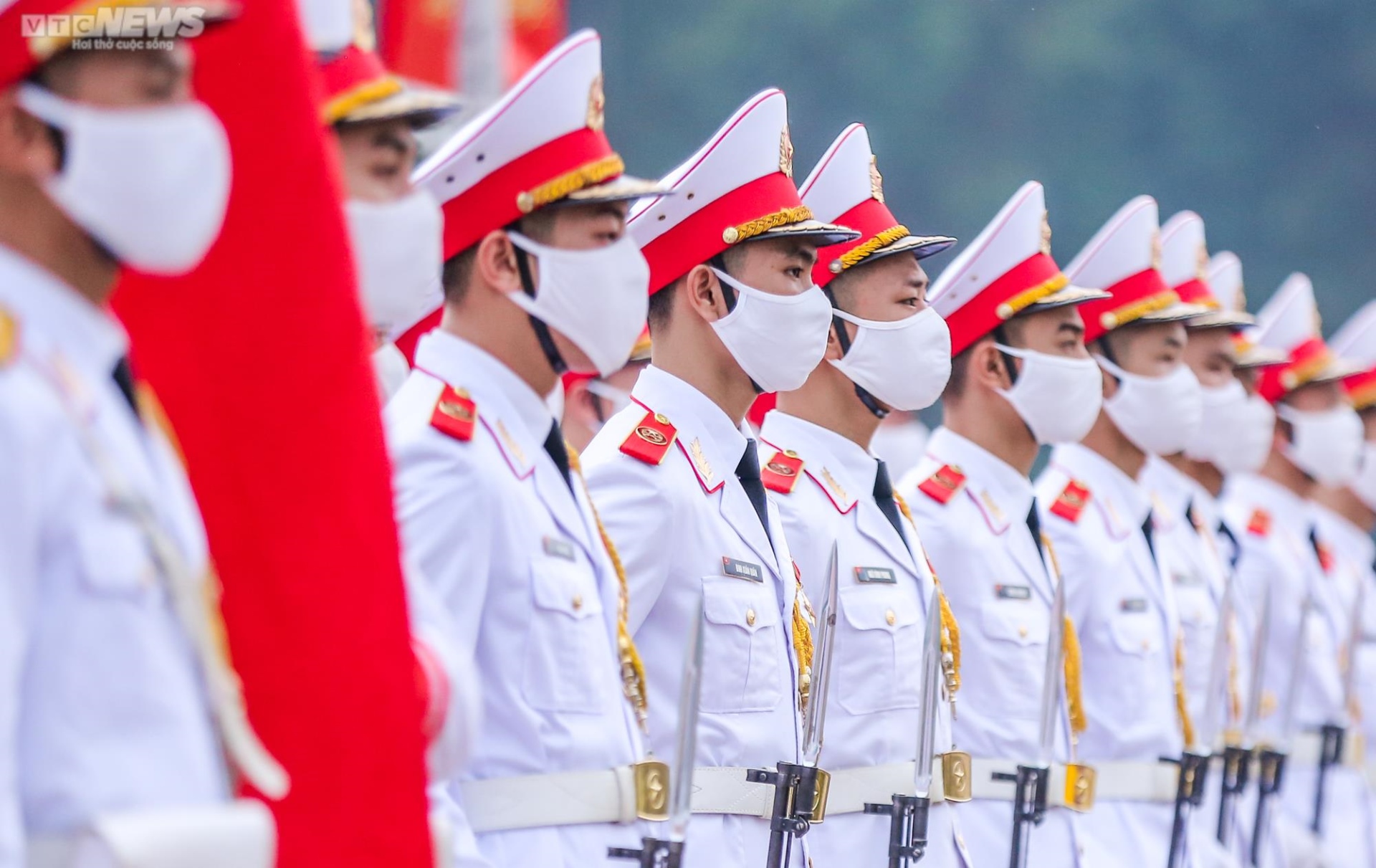 Ảnh: Trang nghiêm nghi lễ thượng cờ ngày Quốc khánh ở quảng trường Ba Đình - 12
