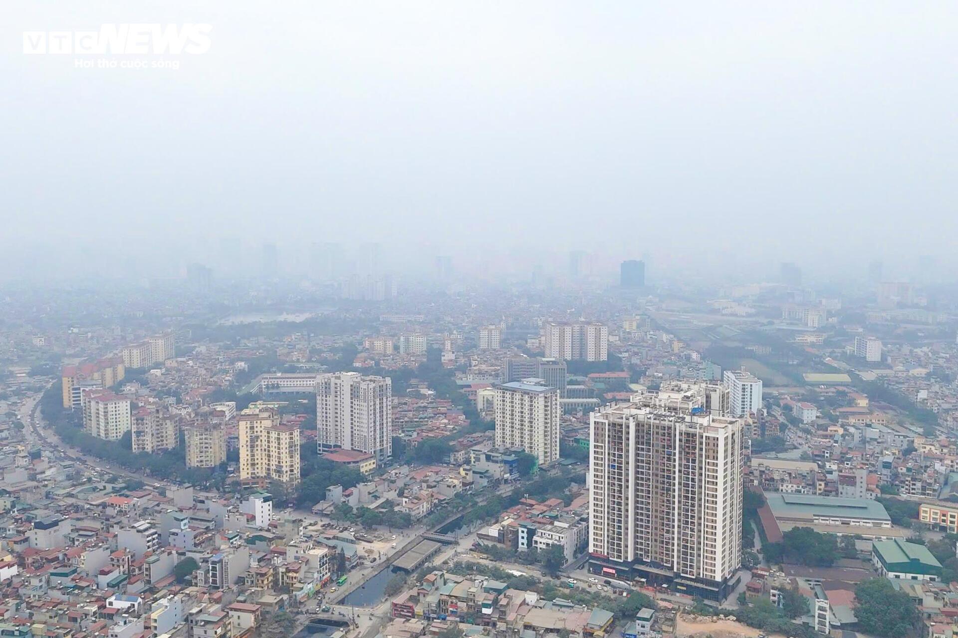 Trời Hà Nội mờ đục từ sáng đến tối, dân 'ngộp thở' trong mùa ô nhiễm không khí - 1