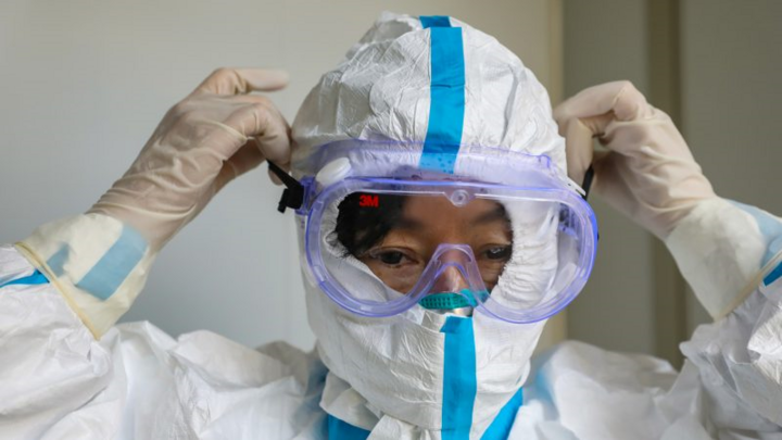 Ai là người đầu tiên phát hiện ra virus corona chủng mới? - 1