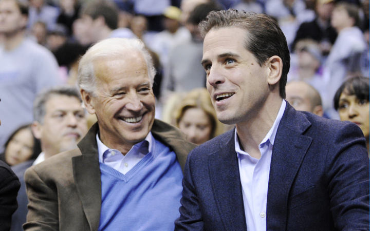 Joe-Hunter Biden và nhà Trump: Bầu cử Mỹ nhìn từ các mối quan hệ cha con - 1