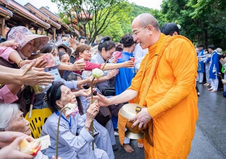 Thượng tọa Thích Nhật Từ: 'Cúng dường như ở chùa Ba Vàng là không phù hợp' - 1