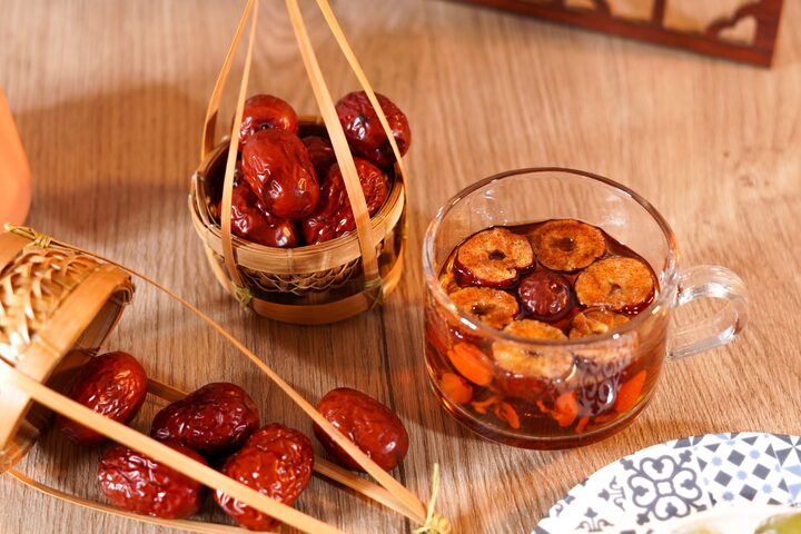 Cách pha trà táo đỏ khô bổ dưỡng, tốt cho sức khỏe - 1