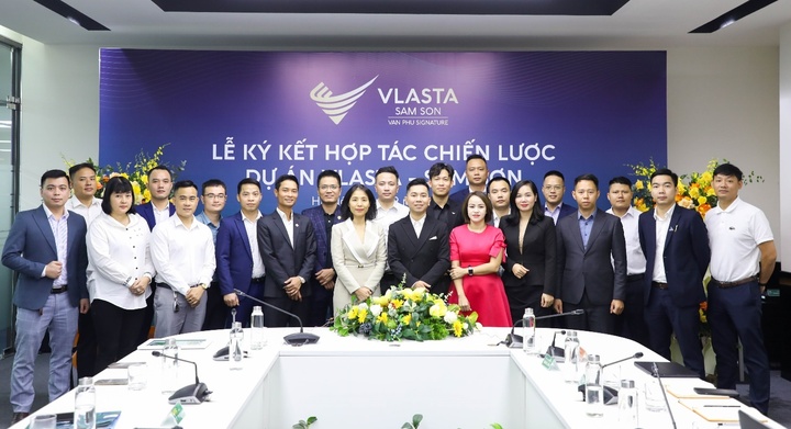 16 đại lý hợp tác phân phối Vlasta - Sầm Sơn (Ảnh: Vlasta - Sầm Sơn).