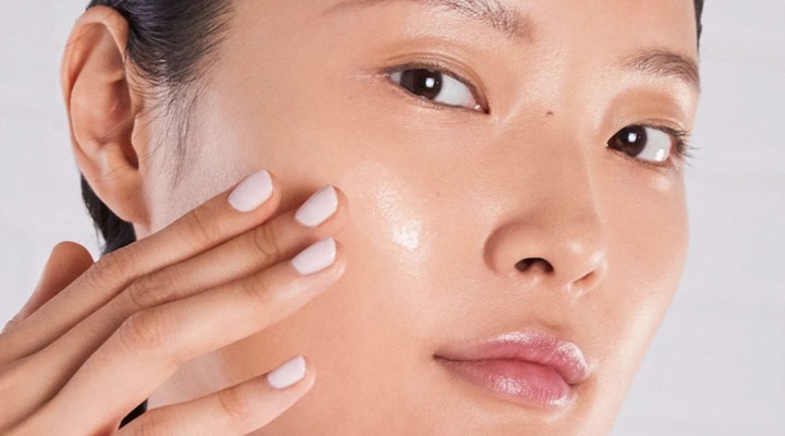 Da dầu gây khó chịu trong những ngày hè nóng bức.